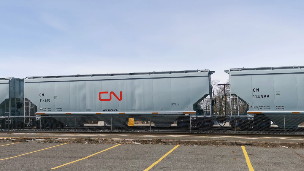 CN 114610